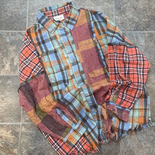 Load image into Gallery viewer, Washed Plaid Buttondown Shirt
